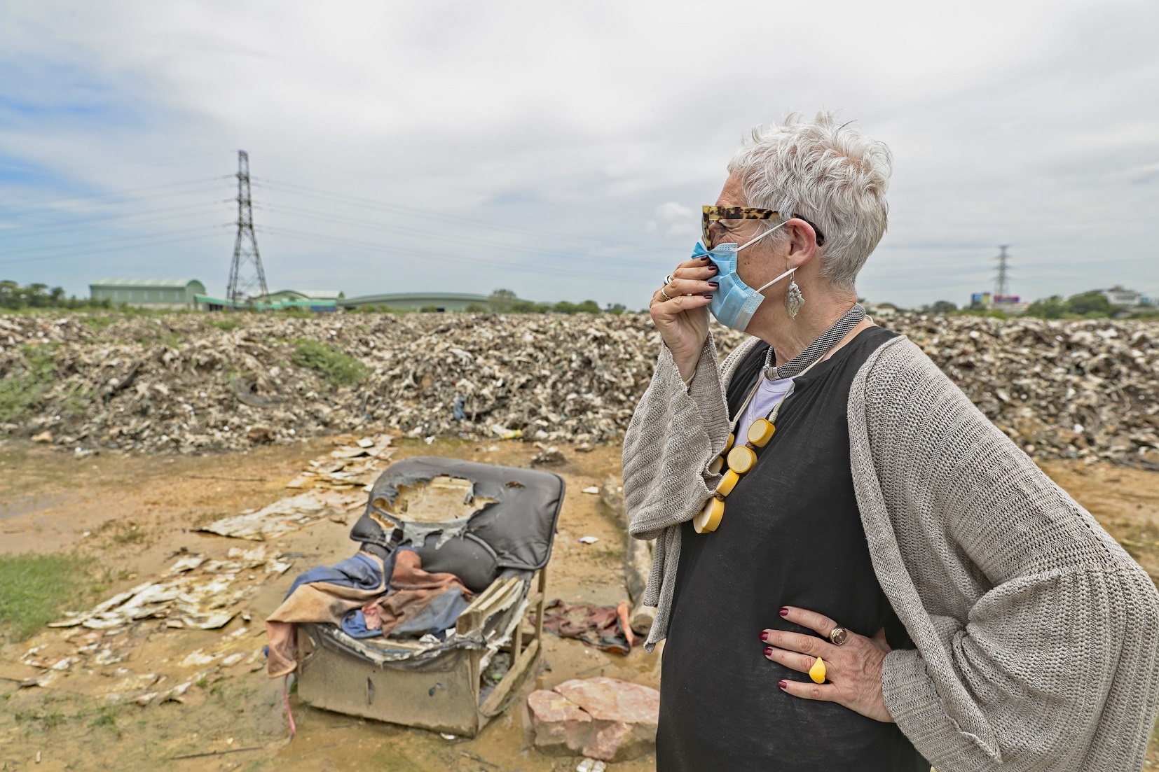 Ronni Kahn at landfill site in Thailand_image credit Bruno Kataoka_Food Fighter film